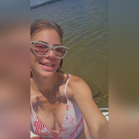 Meet your Posher, Laura - Picture 2 of 16